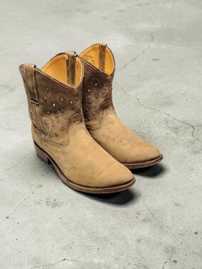 Women Vintage Leather Brown Ankle Cowboy Boots By Miz Mooz Size 10.